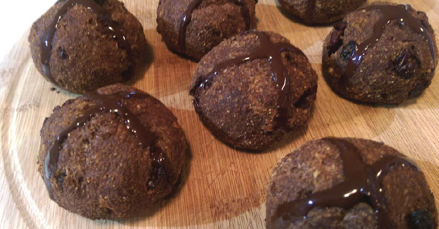 Read more about the article EASTER LOW CARB DARK CHOCOLATE HOT CROSS BUNS!